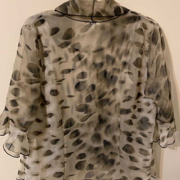 NICOLA Top, 2 pieces, attached cami and lightweight, sheer open front cover up - Picture 6 of 16